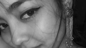 Black and White Desi Girl AI Photo Prompt